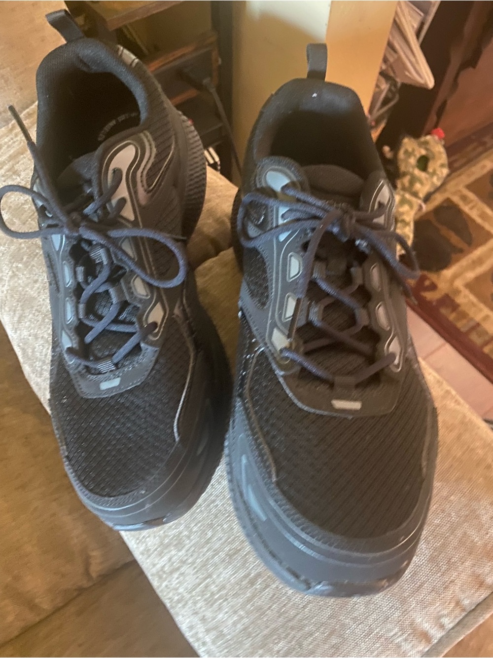 Men's Black Athletic Mesh & Leather Sneakers air cooled 10.5